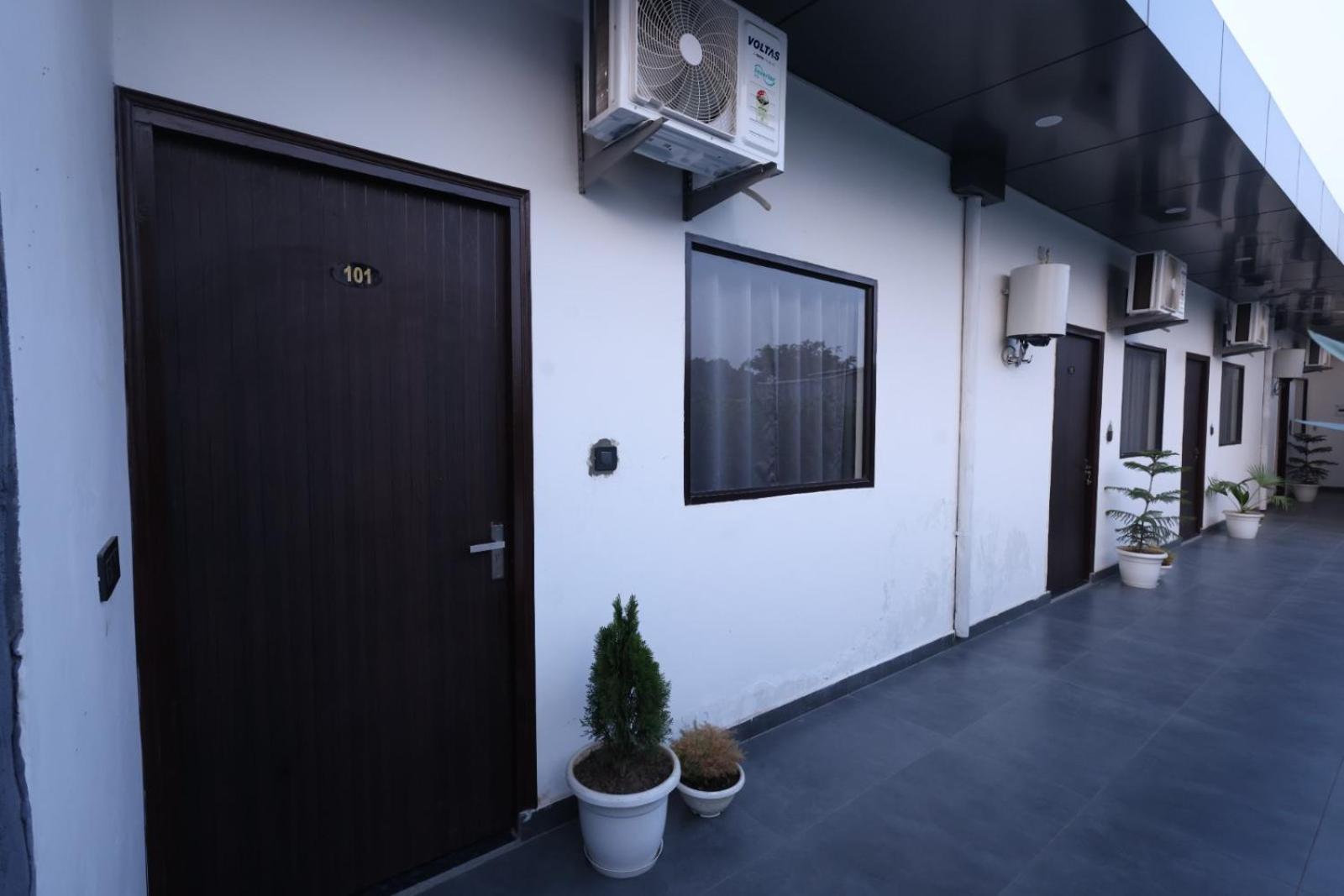 The Lagoon Samalkha Exterior foto